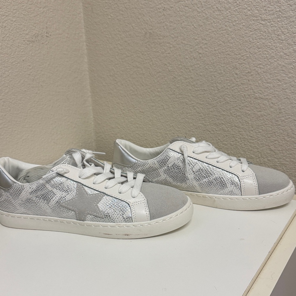 Silver and White Star Sneakers - Picture 2 of 4